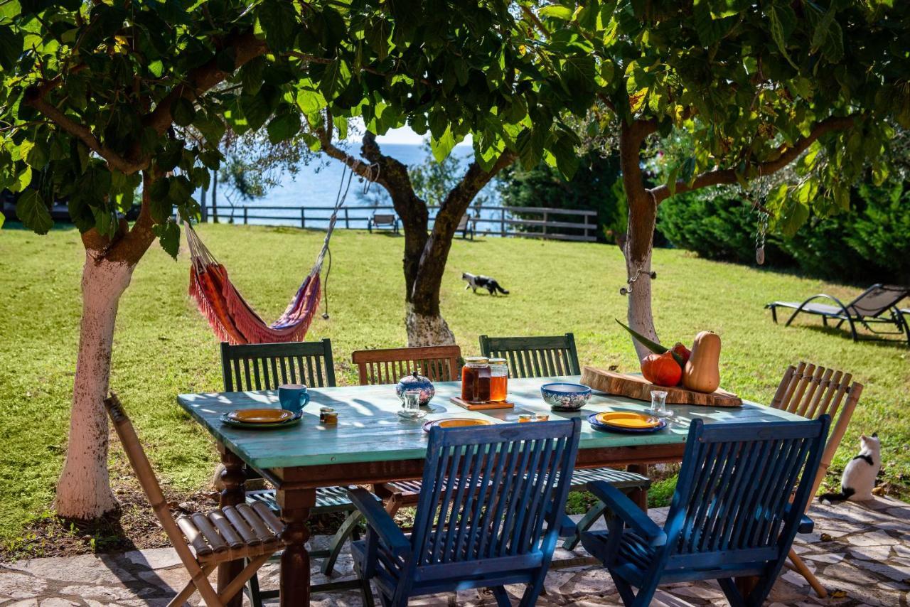 Ágios Matthaíos Beachfront Villa Meliti מראה חיצוני תמונה