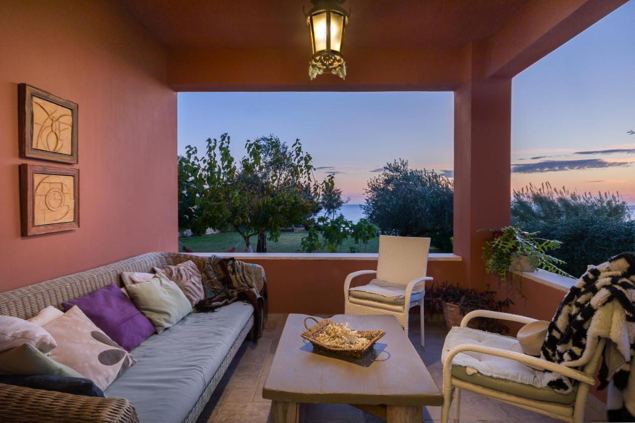 Ágios Matthaíos Beachfront Villa Meliti מראה חיצוני תמונה