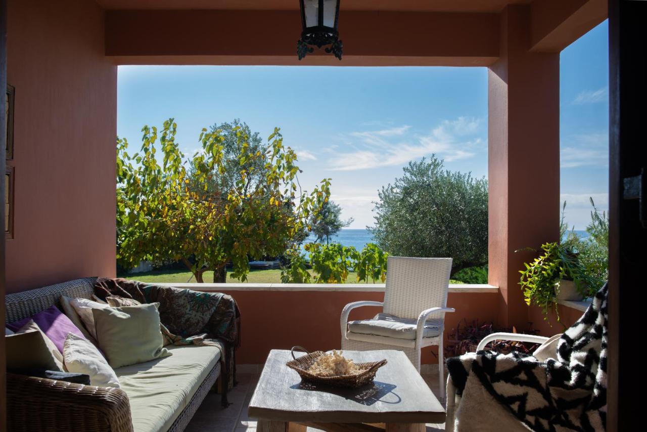 Ágios Matthaíos Beachfront Villa Meliti מראה חיצוני תמונה