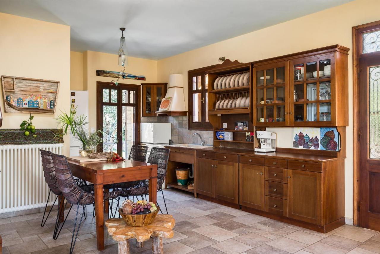Ágios Matthaíos Beachfront Villa Meliti מראה חיצוני תמונה