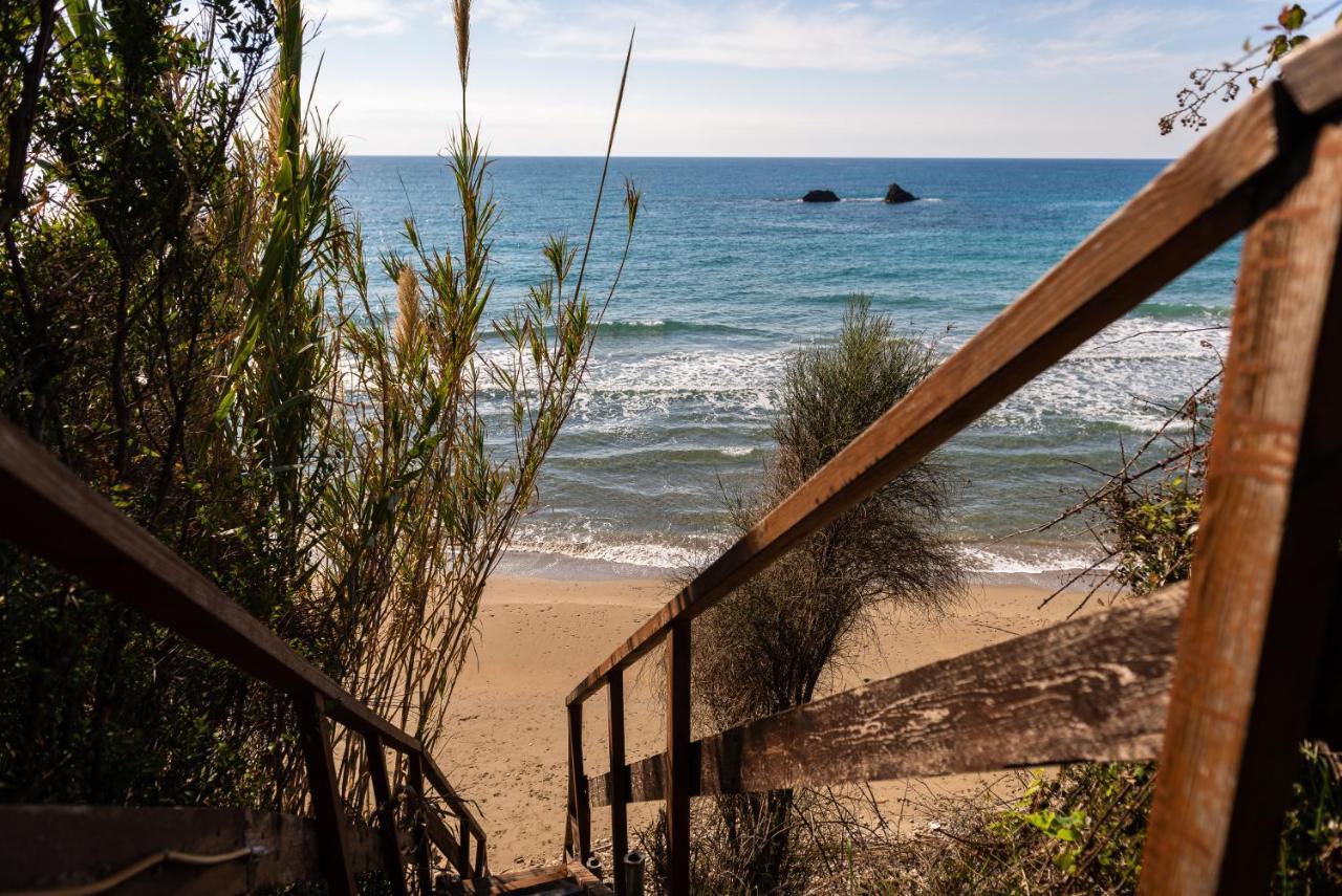 Ágios Matthaíos Beachfront Villa Meliti מראה חיצוני תמונה
