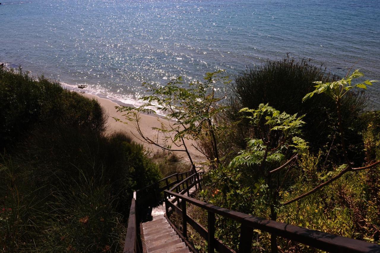 Ágios Matthaíos Beachfront Villa Meliti מראה חיצוני תמונה
