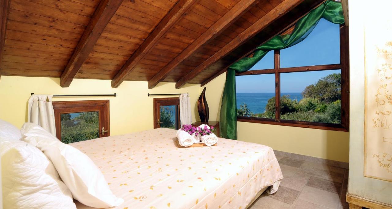 Ágios Matthaíos Beachfront Villa Meliti מראה חיצוני תמונה